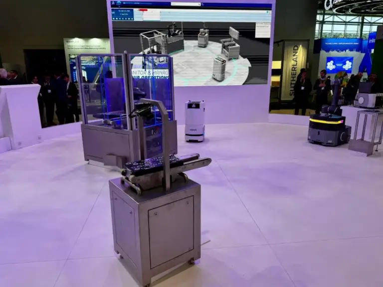 Dassault Systèmes en OMRON integreren virtuele tweeling en echte fabriek in één digitale keten